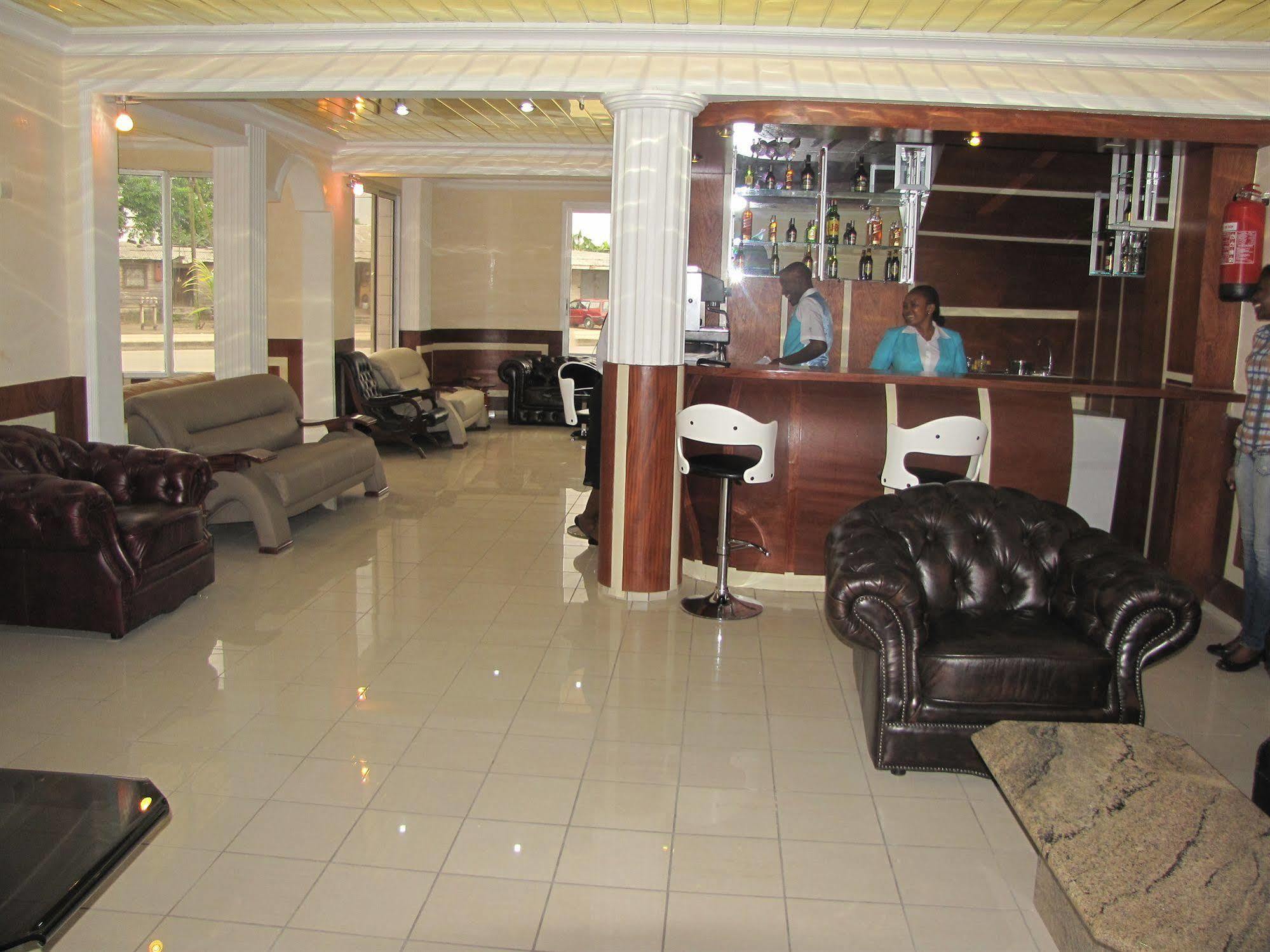 Afrique Hotel Douala Airport Exteriör bild