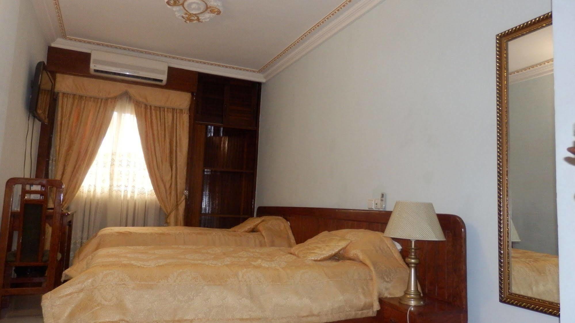 Afrique Hotel Douala Airport Exteriör bild