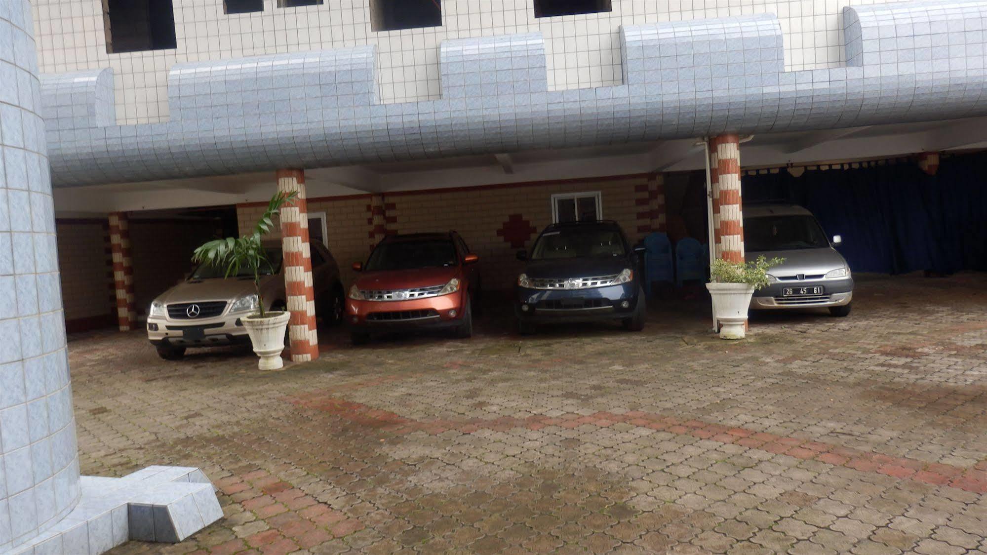 Afrique Hotel Douala Airport Exteriör bild