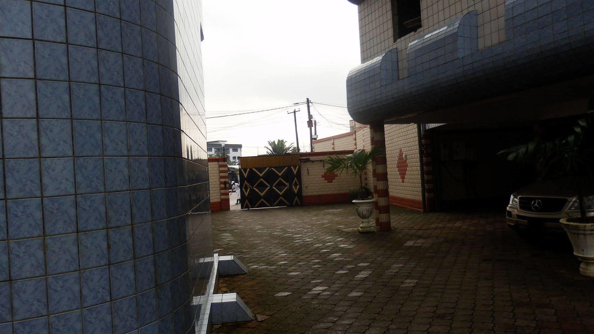 Afrique Hotel Douala Airport Exteriör bild